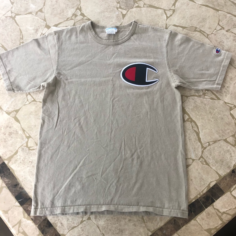 tan champion big logo t-shirt (size medium)